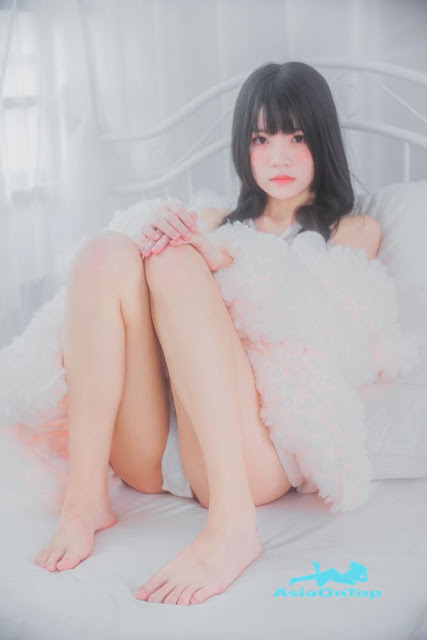 Coser@桜桃喵 Vol.014: 冬眠2018系列-纯白私房