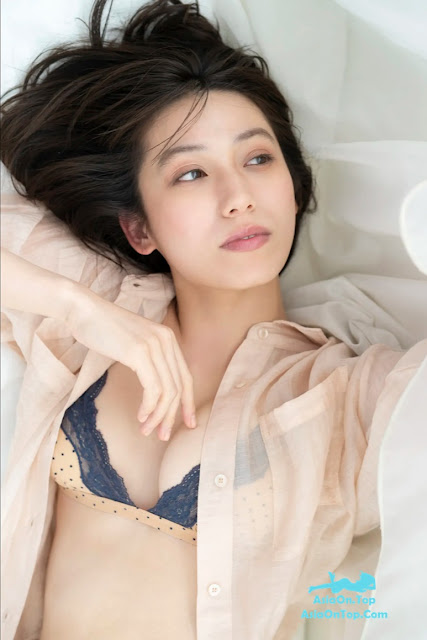 FRIDAYデジタル写真集 Airi Sato 佐藤あいり – Glossy Bare Skin Vol.1