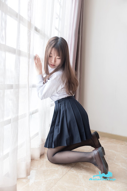 Coser@香草喵露露 No.006: 黑丝萌妹 black silk cute girl