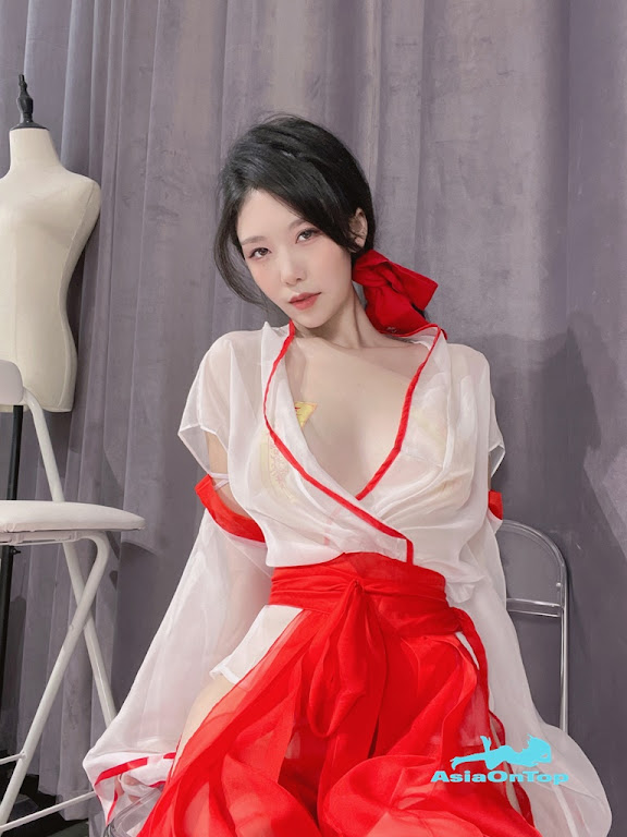 Coser@抖娘-利世 Vol.070: 驱邪师 Exorcist