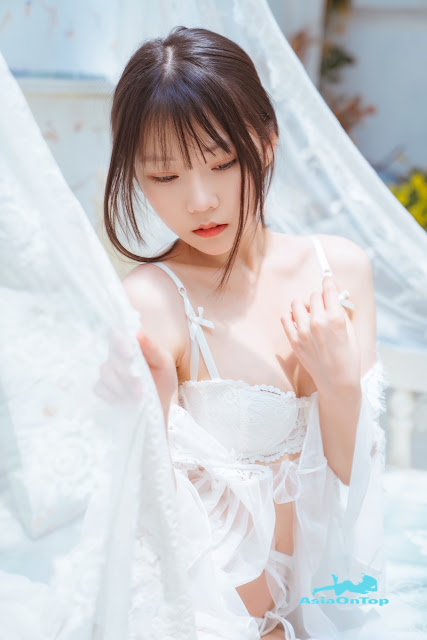 Coser@香草喵露露 No.005: 玻璃房少女 glass room girl