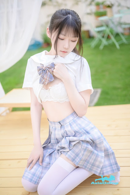 Coser@香草喵露露 No.009: 阳光庭院制服 Sunshine Garden Uniform