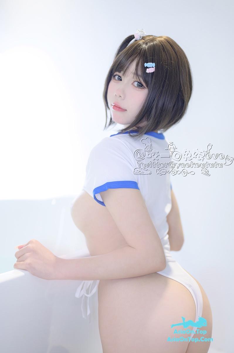 Coser@黏黏团子兔: 纯白欲缸 Pure white desire cylinder