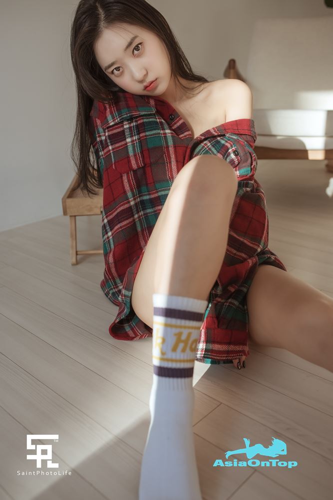 SAINT Photolife – Zenny (신재은): “Romance 2”