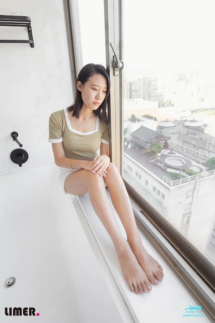 [Limerence原创] No.014 学生素人Sarah裸足首作 | [Limerence Original] No.014 Student Amateur Sarah Barefoot First Work