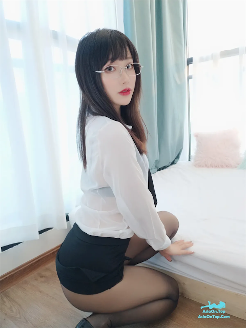 Coser@木之本果 – 秘書さんは退勤後です | Coser@木之本果 – The Secretary Has Clocked Out