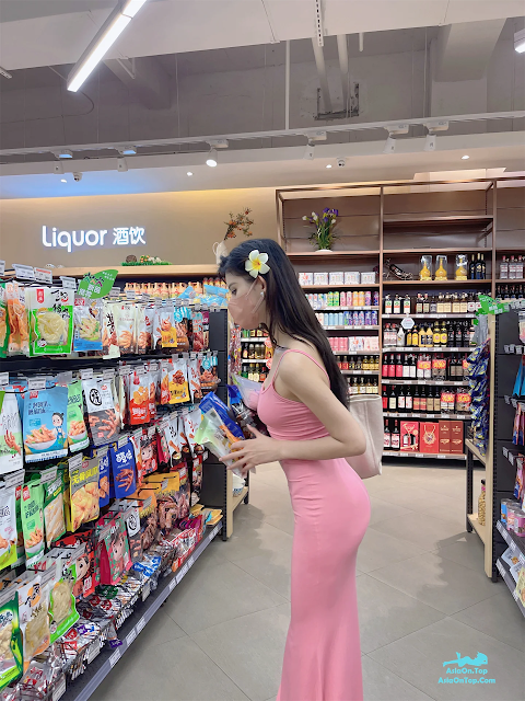 Jiu Shi A Zhu A (就是阿朱啊) – 逛超市 撸猫 | Just A Zhu A (就是阿朱啊) – Shopping at the Supermarket and Petting Cats