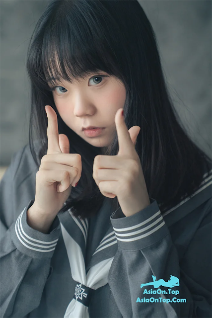 Coser@一只小栗奈 – 熊熊JK女友 | Coser@Xiao Li Nai – Bear Bear JK Girlfriend