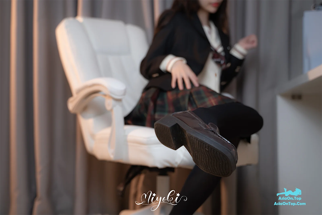 Coser@铃木美咲 (Misaki Suzuki) – 现役JK的美脚连裤袜 | Coser@Suzuki Misaki (Misaki Suzuki) – Active High School Girl’s Beautiful Legs Pantyhose