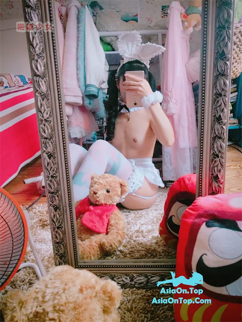 啪喵少女 – 露背毛衣 | Paw Meow Girl – Backless Sweater