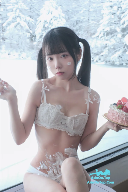 Coser@可可小白兔 – 可可の生日月特別寫真 | Coser@Coco Little White Rabbit – Coco’s Special Birthday Month Photoshoot