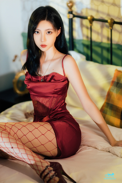 Coser@许岚LAN – 网袜红裙 | Coser@Xu Lan LAN – Stockings Red Skirt