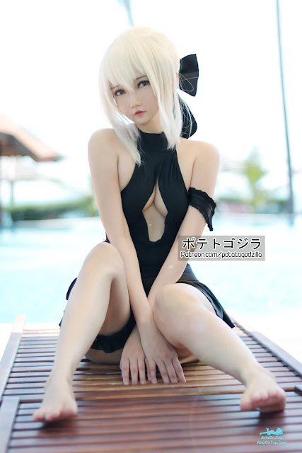 Coser@Potato Godzilla – Saber Alter Swimsuit