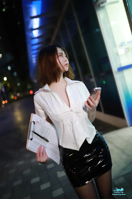 Coser@上杉绘梨落 – 被人跟踪 | Coser@Kamitake Eriri – Being Followed by Someone