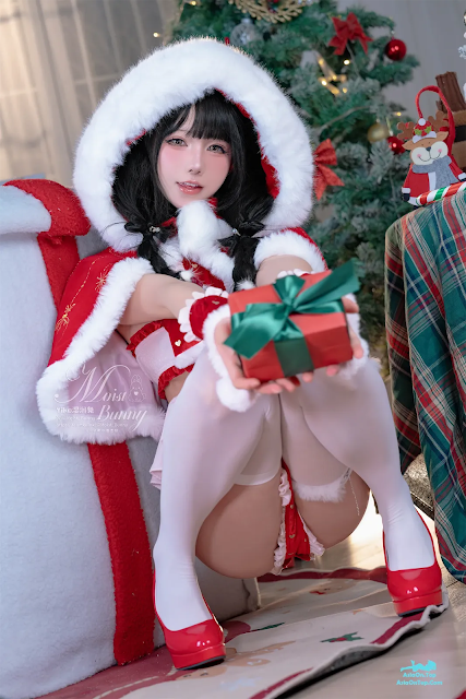 Coser@黏黏团子兔 – 12月作品『兔兔圣诞礼物』