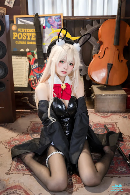 Coser@九柒喵 – 笑面兔女郎 | Coser@Jiu Qi Miao – Smiling Bunny Girl