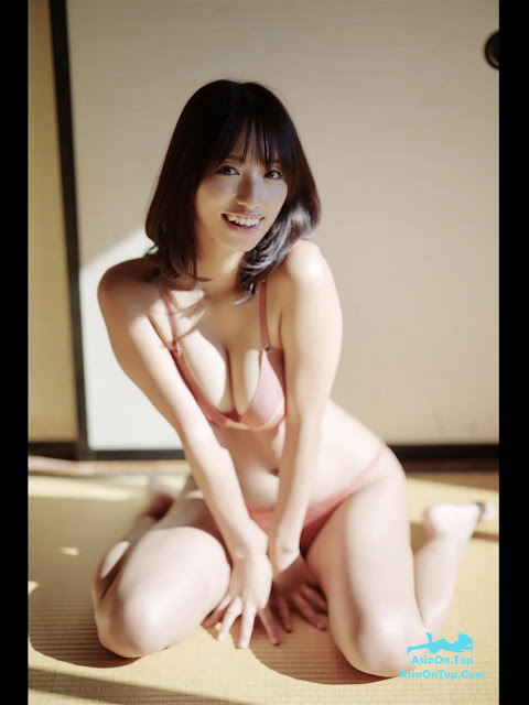 Photobook Takanashi Mizuki 高梨瑞樹 – みずきのぜんぶ Friday Gold