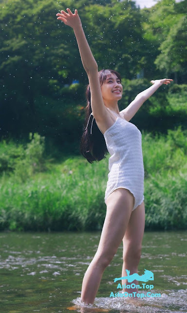 Weekly Playboy Photo Book 2022.08.29 Rina Koyama 小山璃奈 – Red Flower