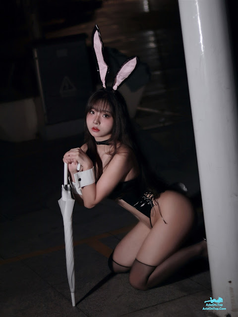 Coser@yuuhui玉汇 – Bunny in the Rain 雨中兔女郎 | Coser@yuuhui玉汇 – Bunny Girl in the Rain